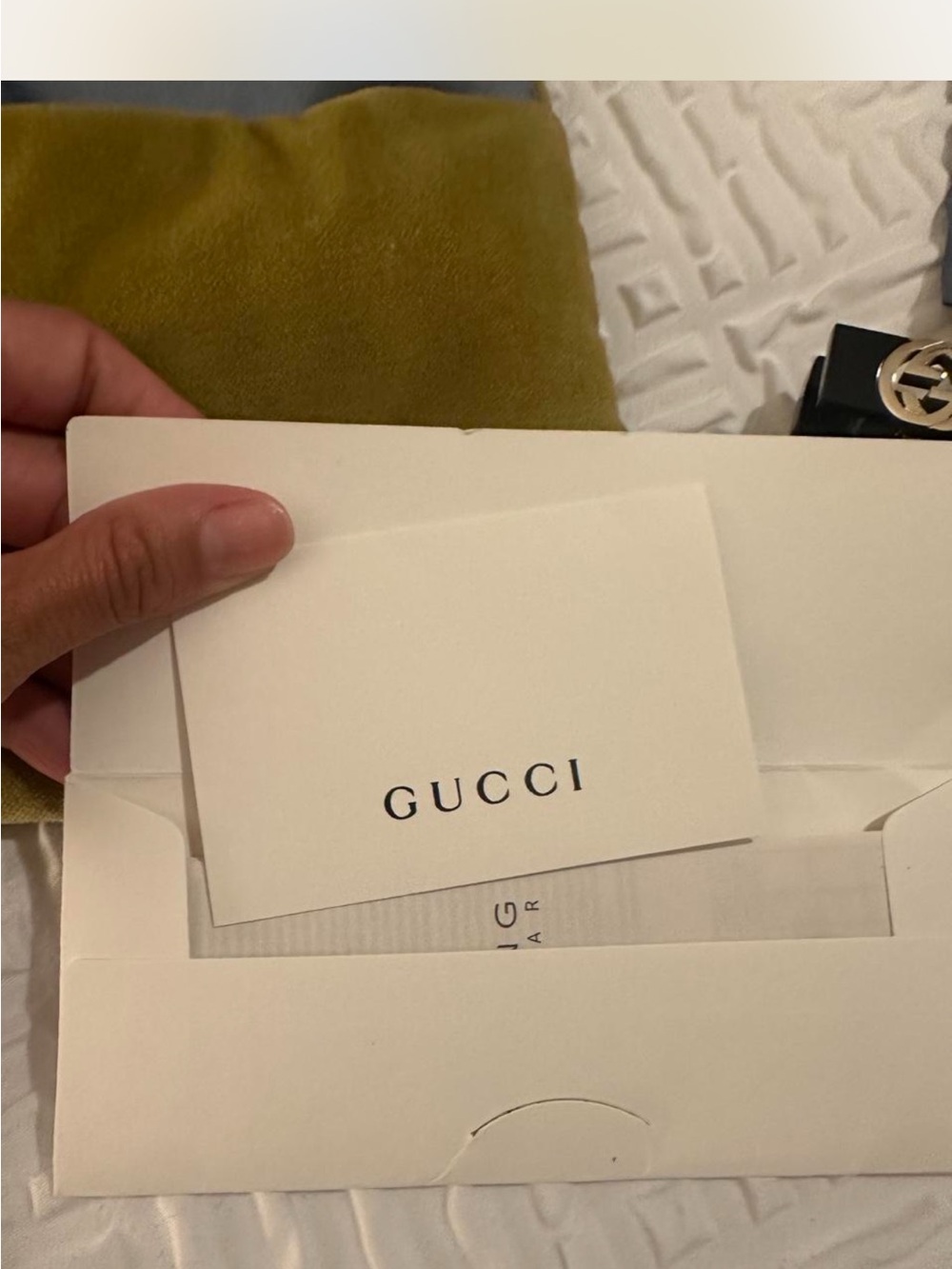 Gucci Black Cat-Eye Sunglasses with Gold Chain Accent - Picture 4 of 9
